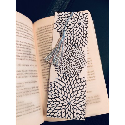 Semn de carte de colorat cu ciucure multicolor Semn de carte de colorat cu ciucure multicolor