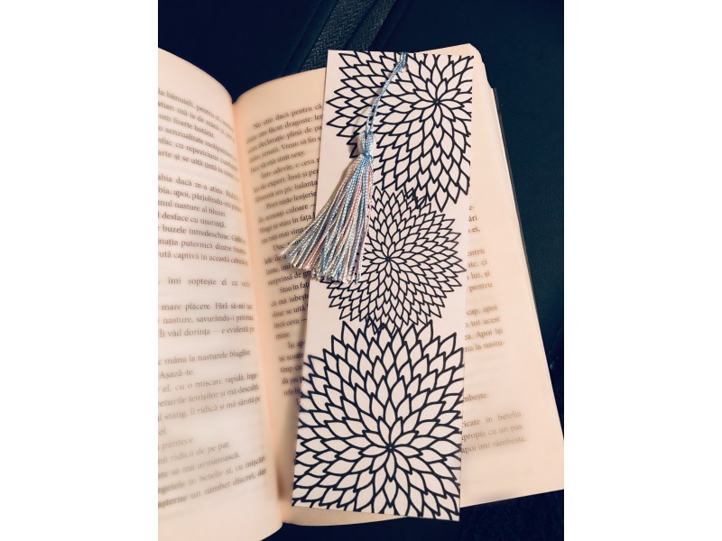 Semn de carte de colorat cu ciucure multicolor 